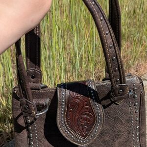 Elegant Brown Leather Handbag